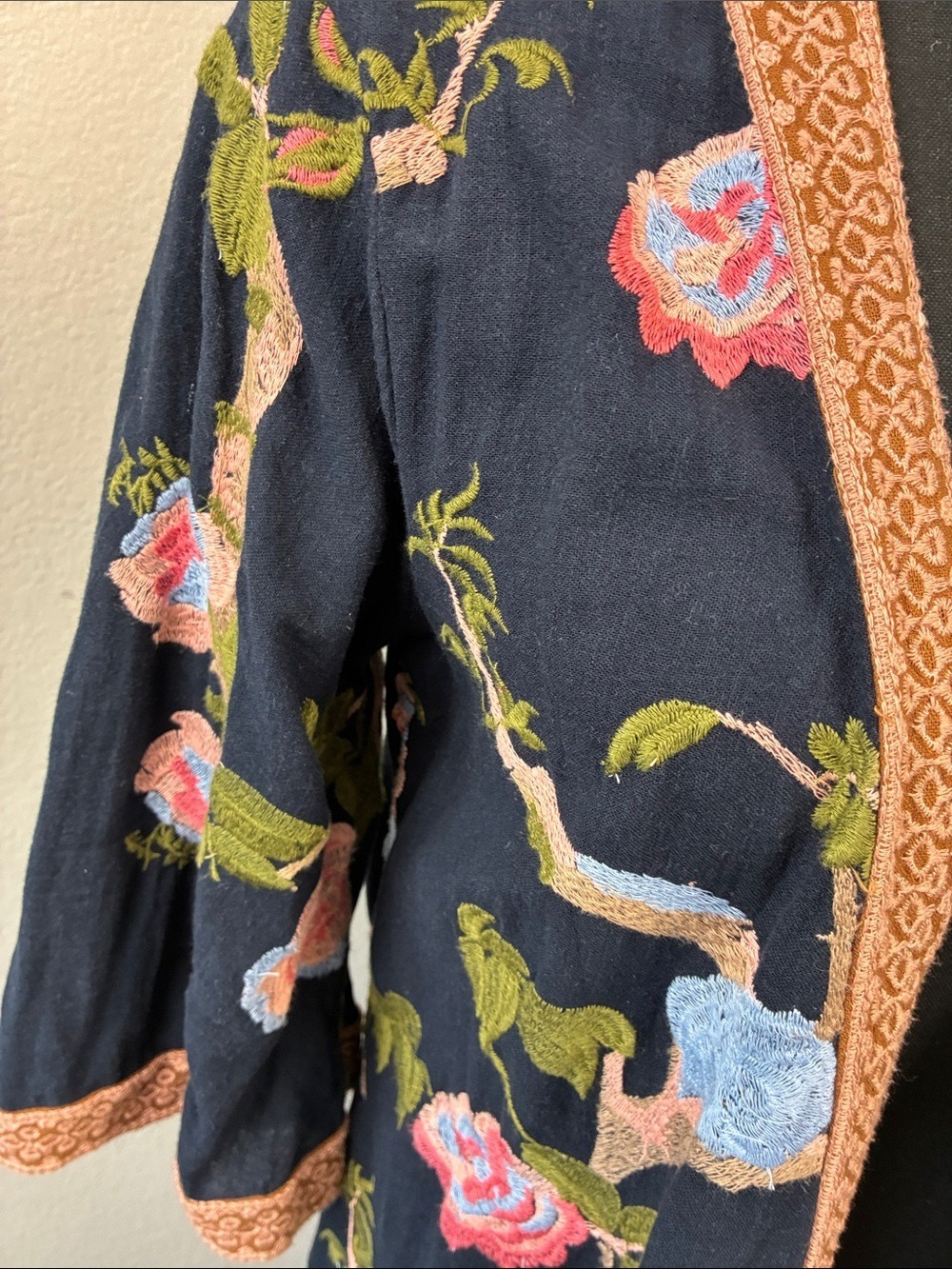 Sundance Tolani Rare Romance Blooms Embroidered Kimono Jacket Navy Pink Floral S - Picture 4 of 7